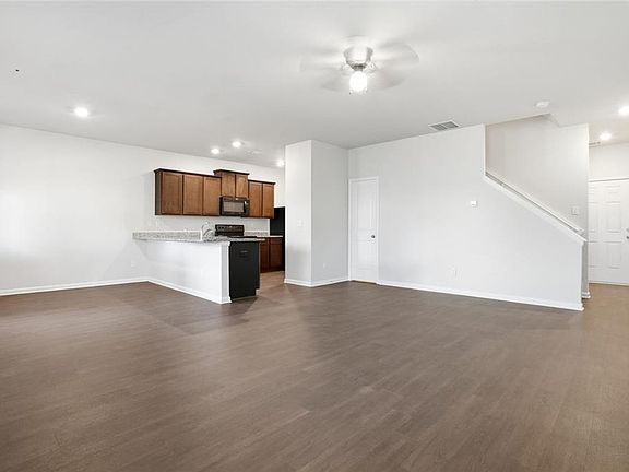 3rd image of 297 Seasons Vly