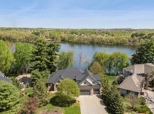 10164 Powers Lake Pt, Woodbury, MN 55129