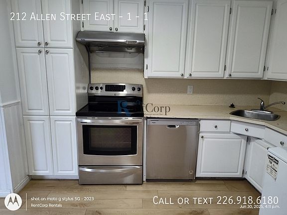 5th image of 212 Allen St E #1