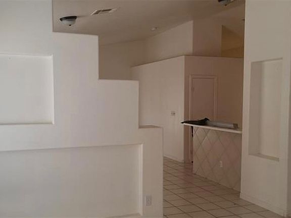 4th image of 33 Newburg Ave