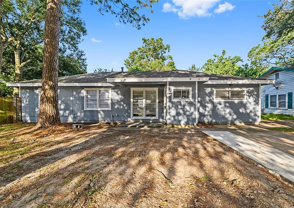 1st image of 1008 E Camp Cir