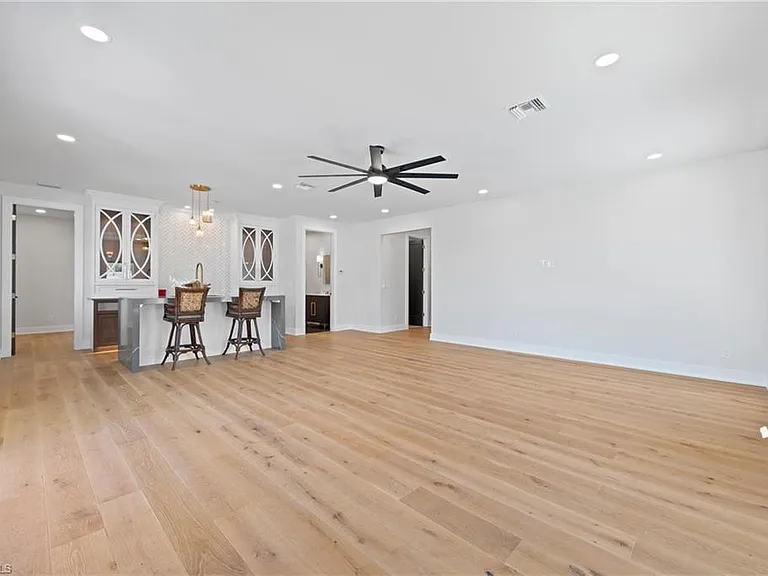 1836 Harbor Ln — Photo 28