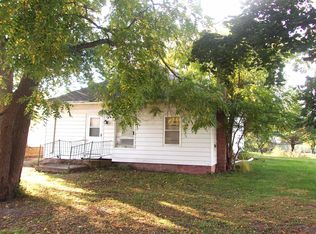 211 E 2nd St, Greeley, IA 52050