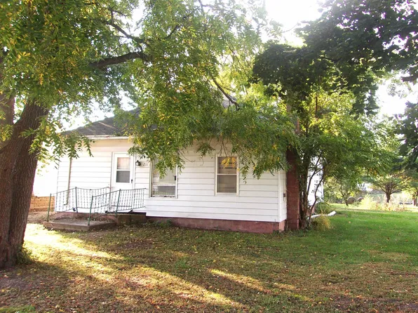 211 E 2nd St, Greeley, IA 52050