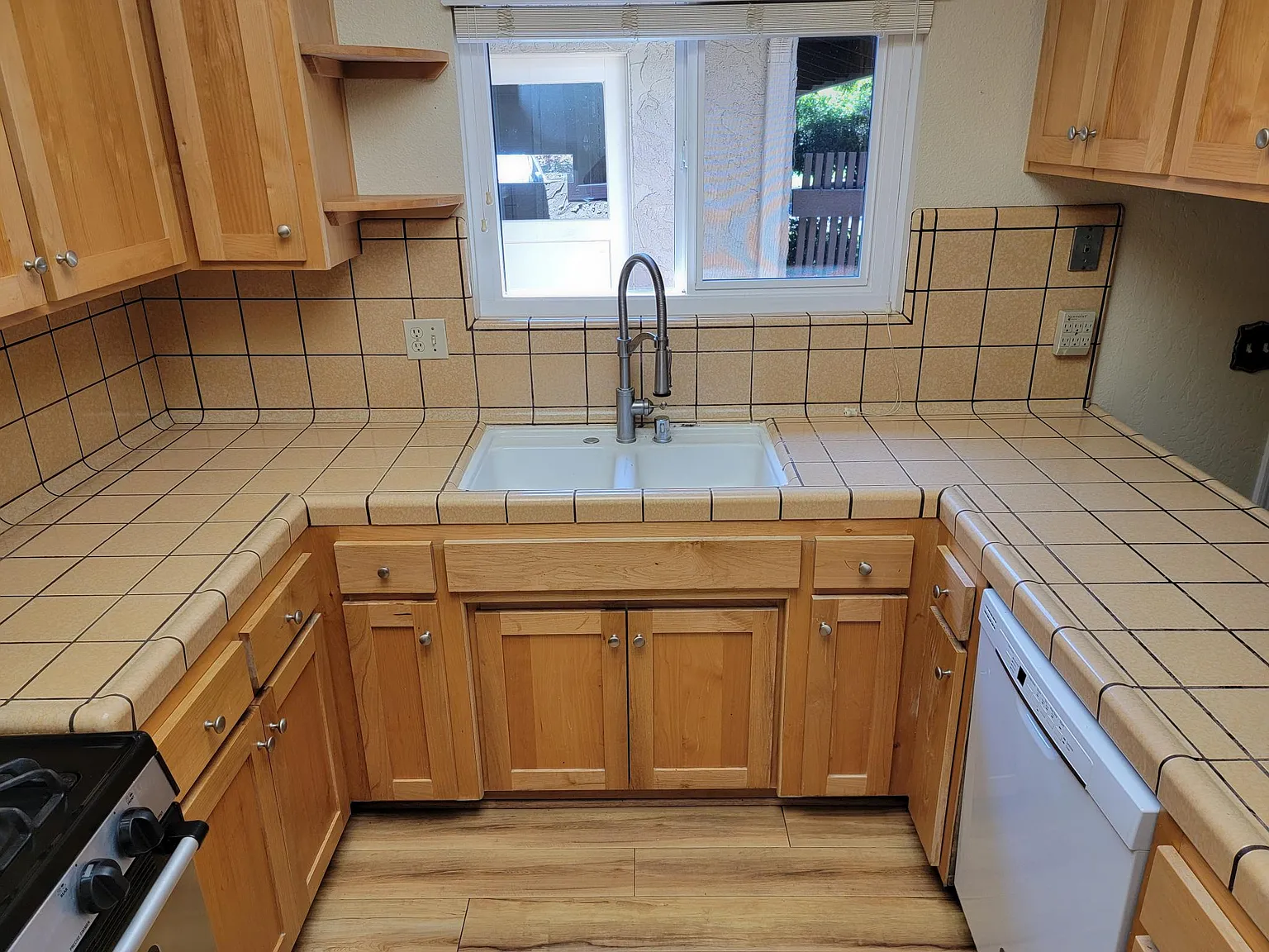 2 bed, 1410 sqft, $1,800 — Photo 2