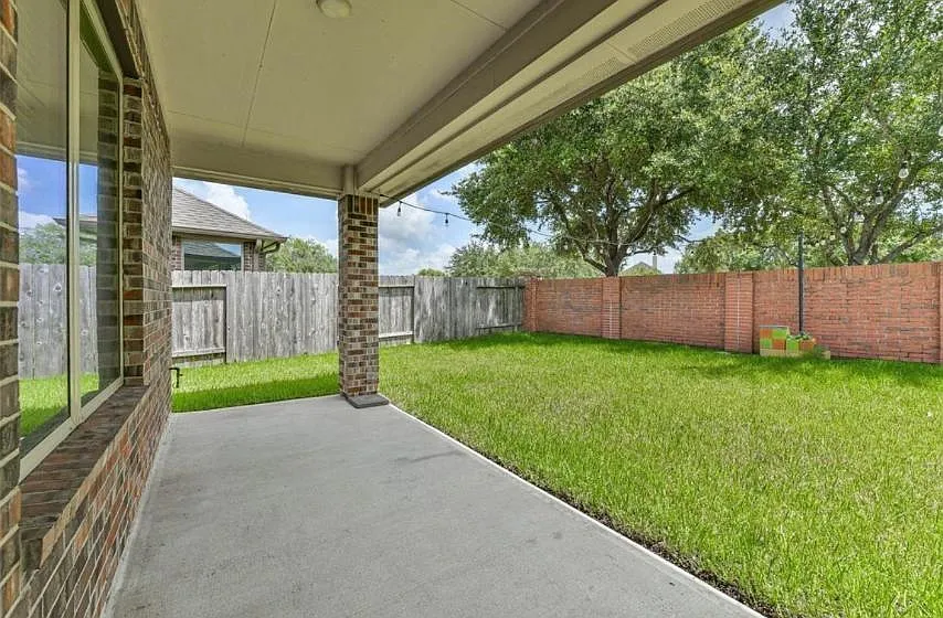 3 bed, 2.5 bath, 2587 sqft, $3,500 — Photo 2