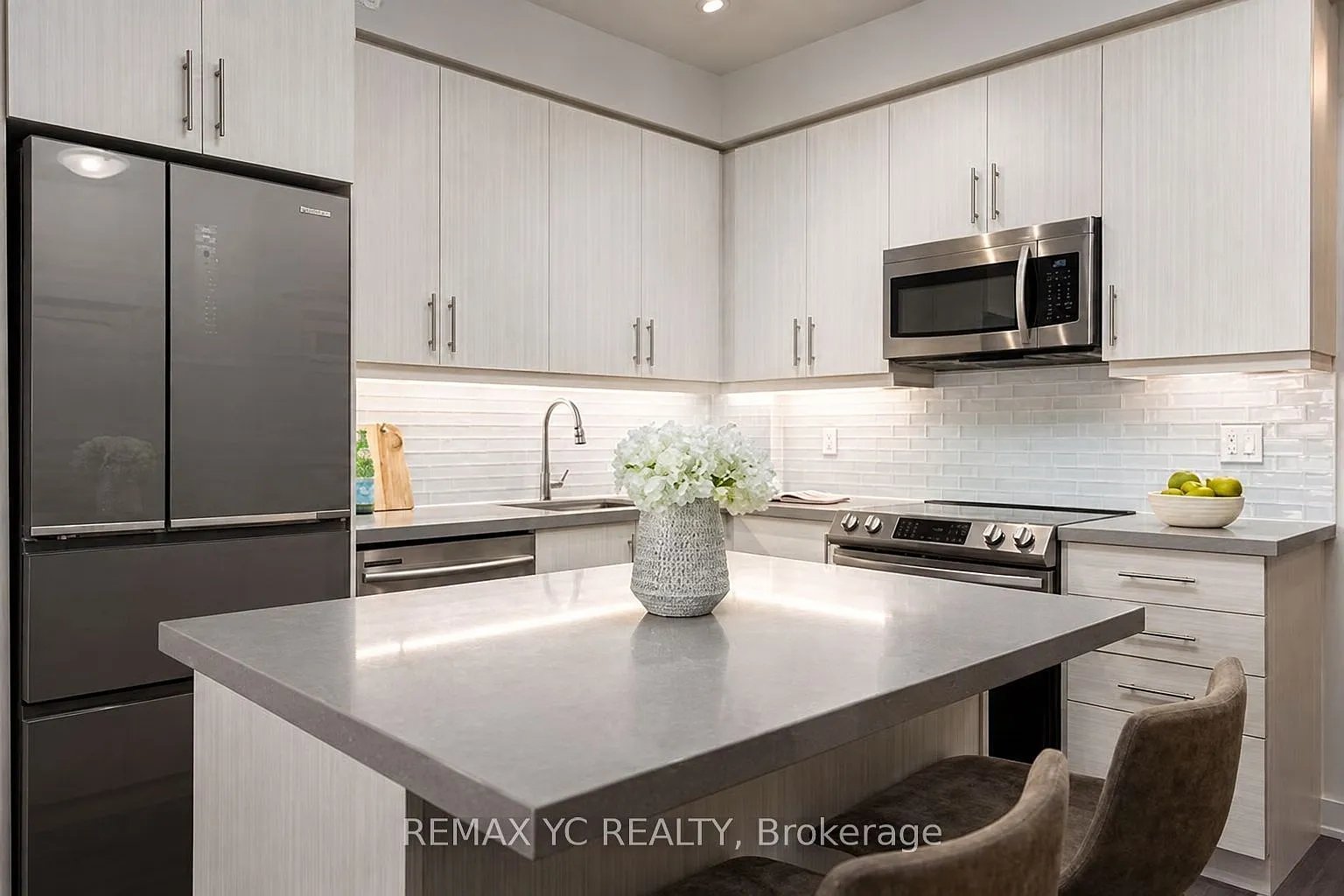 2 bed, $2,900 — Photo 2