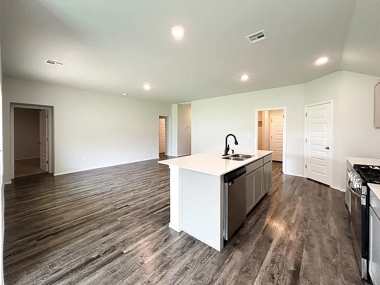 6217 Bradford Pear Ln — Photo 4
