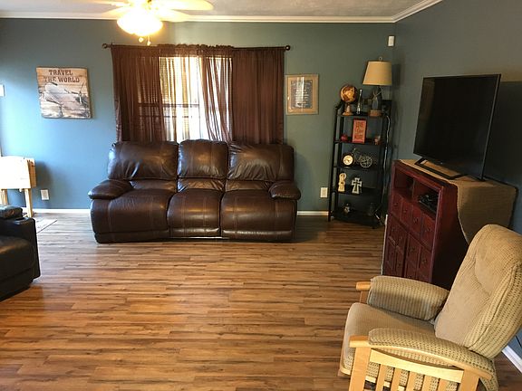 3rd image of 1503 Russell Ave