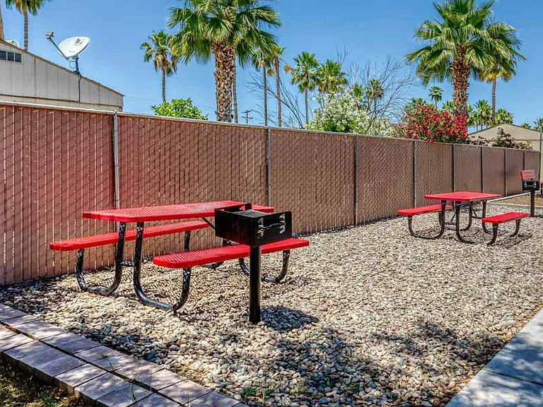 Glendale West — Photo 4