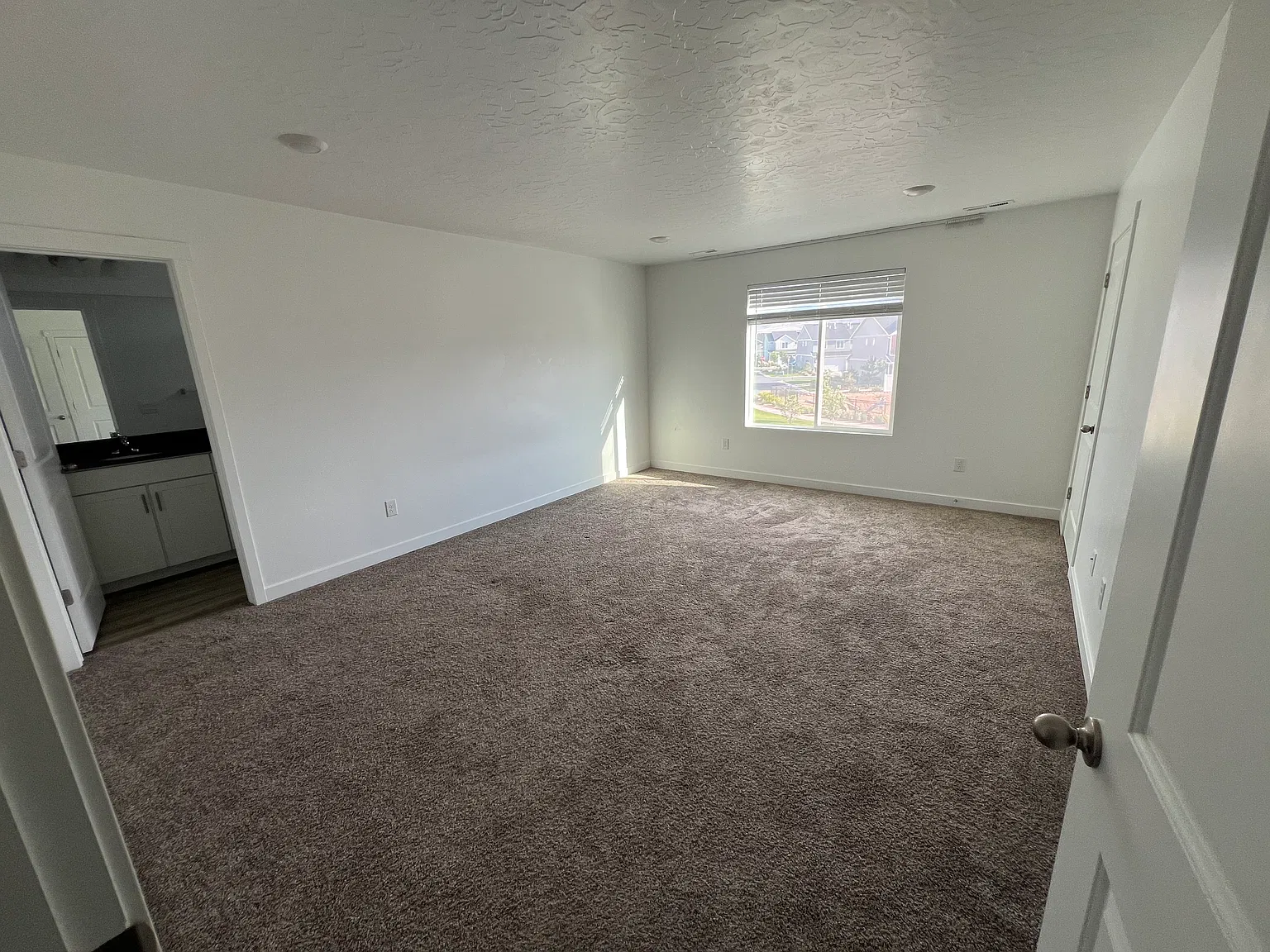 1114 E Dogwatch Dr — Photo 2