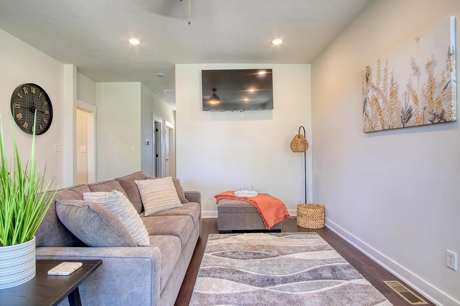 2130 Gent Ave photo 1