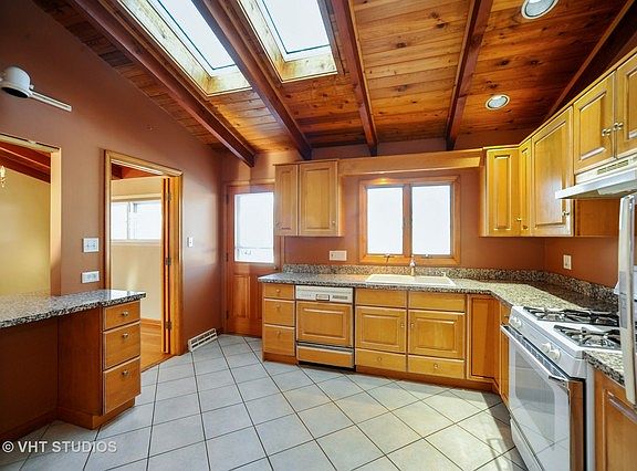 4th image of 1044 Somerset Ave