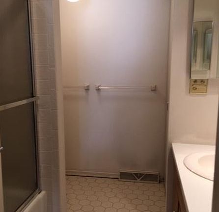 5th image of 301 Cottingham Dr