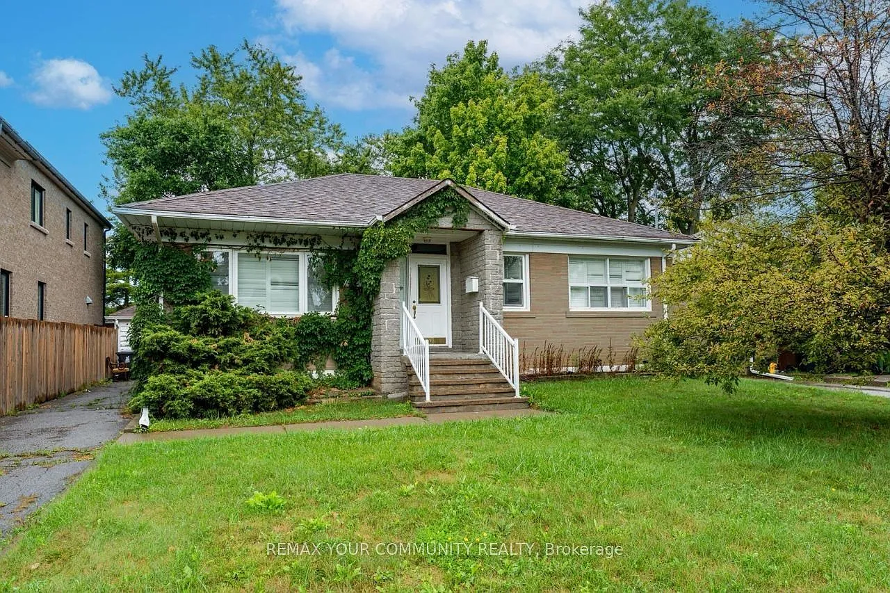 4 bed, $2,800 — Photo 1