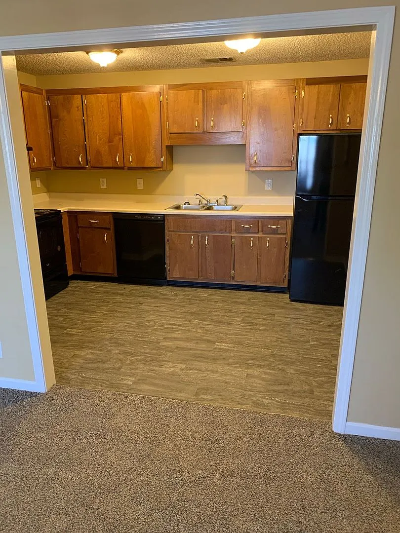 421 Alma Ln — Photo 4