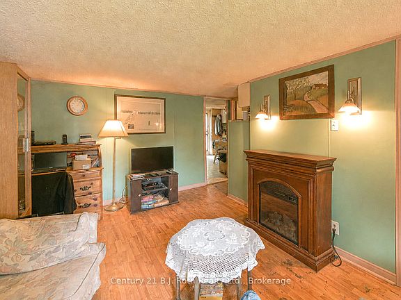 5th image of 3427 Coronation Ave