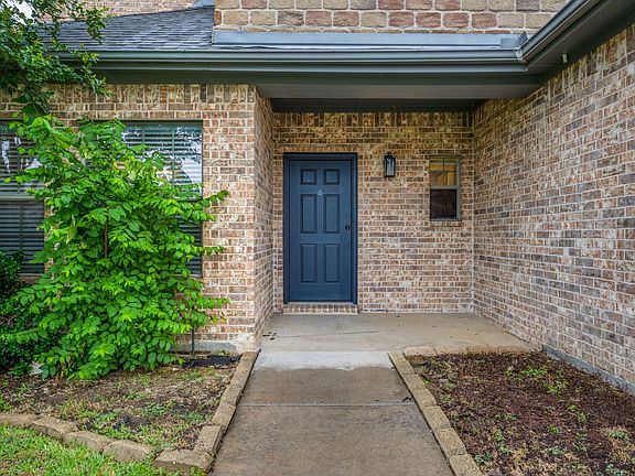 3rd image of 65 Kramer Ln