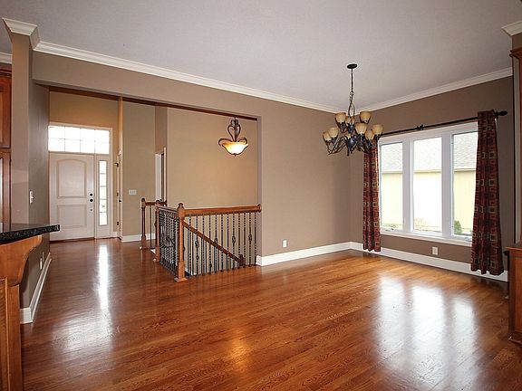 3rd image of 4724 Meadow View Dr