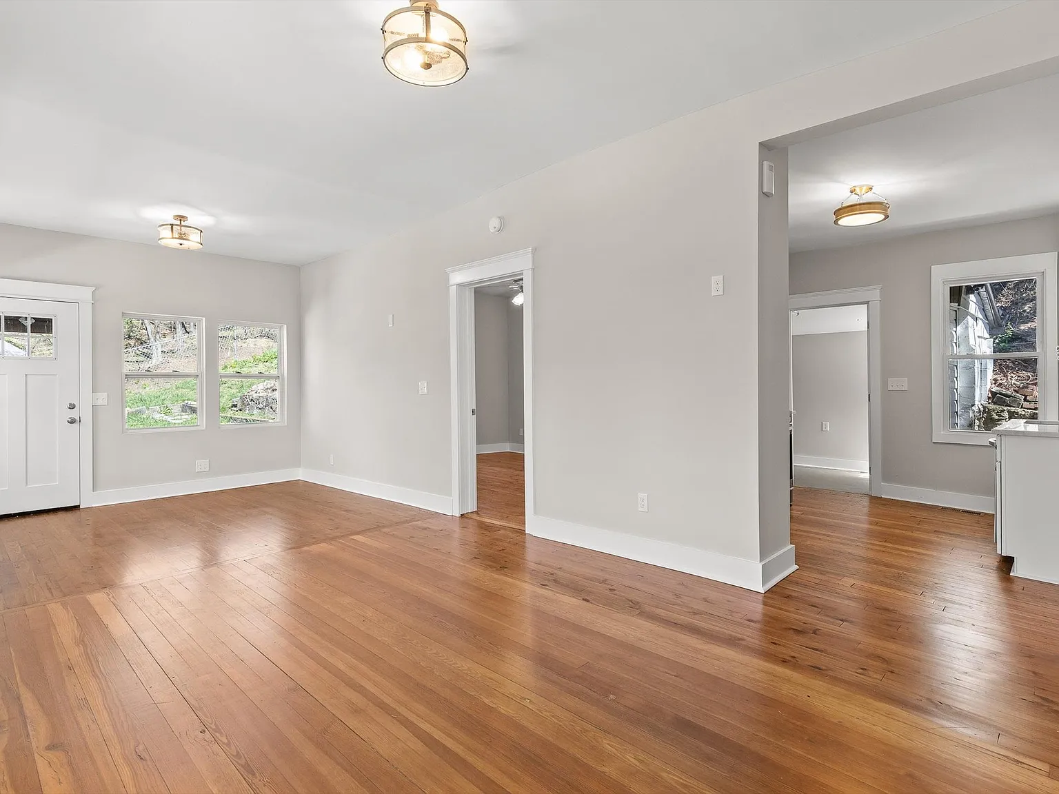 3 bed, 1032 sqft, $1,950 — Photo 4