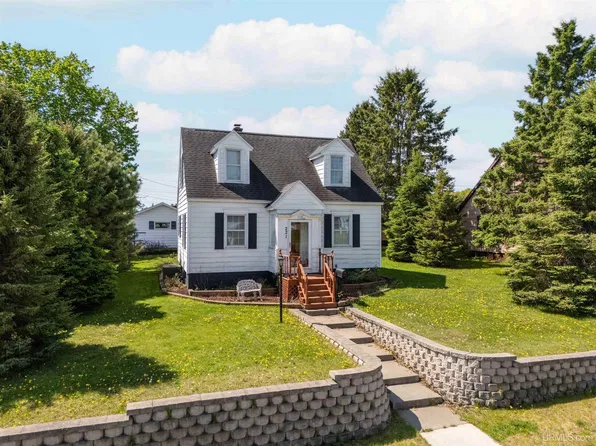 221 W Division St, Iron River, MI 49935