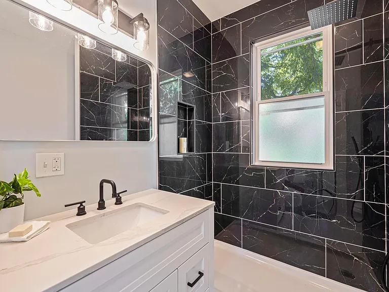 150 N Oak St — Photo 35