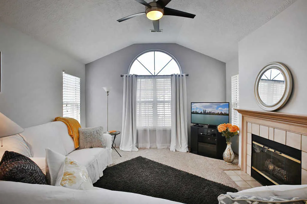 282 Villa Oaks Ln photo 1