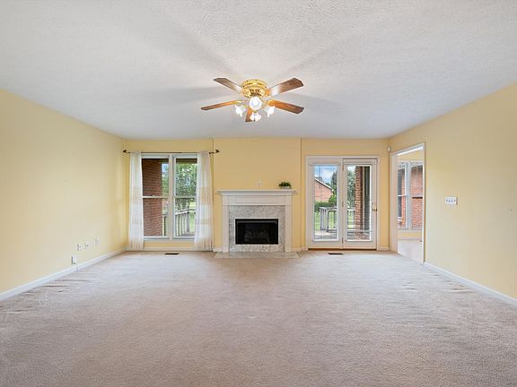 4th image of 1725 Hollow Oak Dr