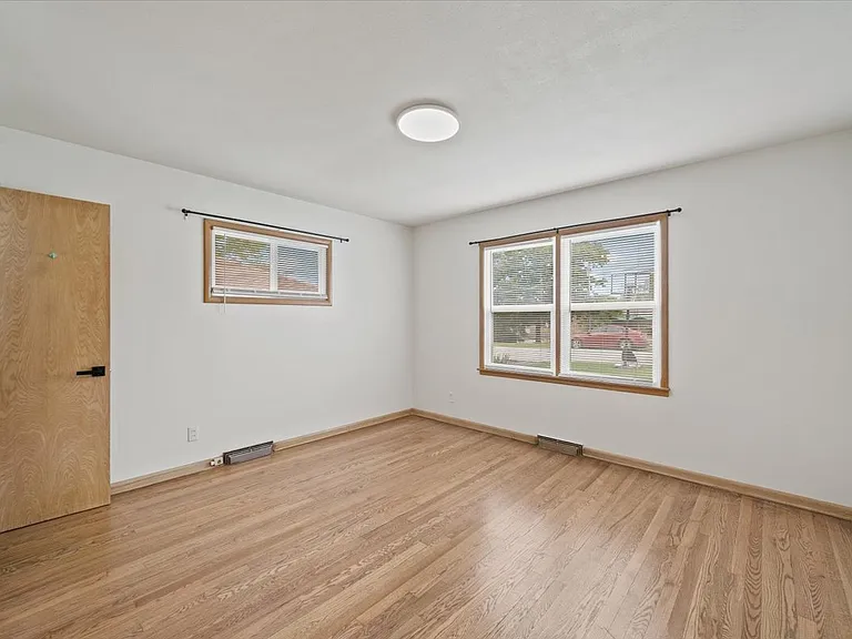 840 E 82nd St — Photo 14