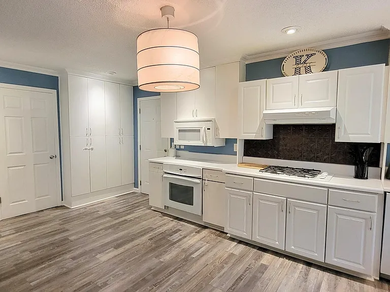 709 James Ave — Photo 4
