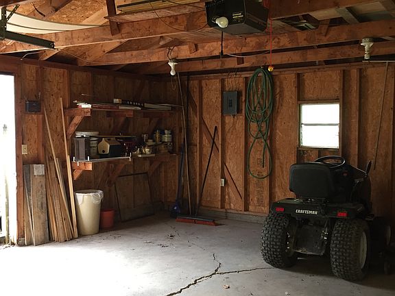 Garage / workshop