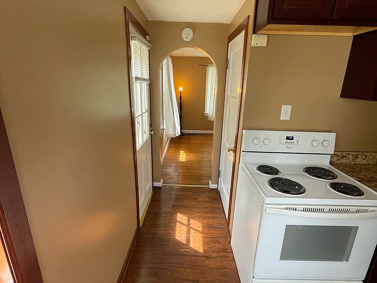 2103 Franklin Pl NW — Photo 3