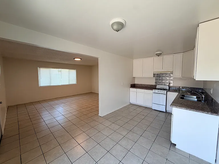 1240 W J St #A — Photo 4