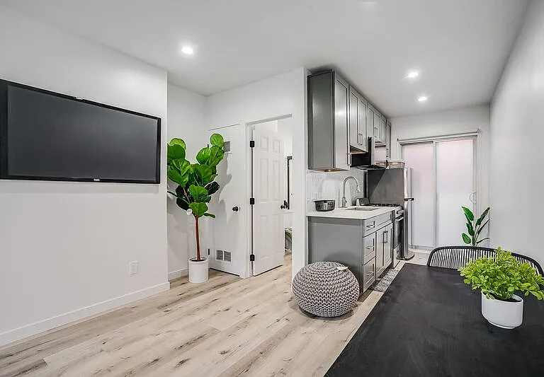 523 Main St #5 — Photo 8