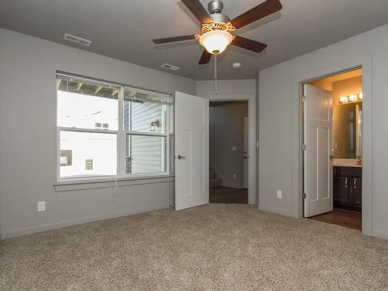 Ledgestone Townhomes — Photo 11