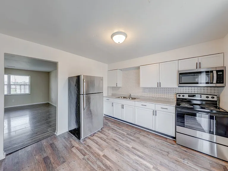 Lawrence Glen Apartments — Photo 51
