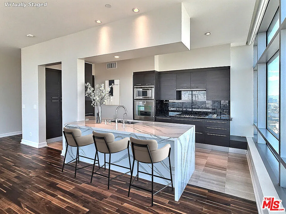 2 bed, 3.0 bath, 1700 sqft, $8,000 — Photo 3
