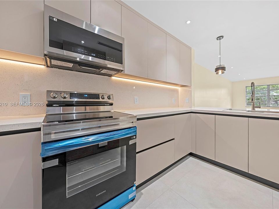 1st image of 1400 NE 191st St APT 305