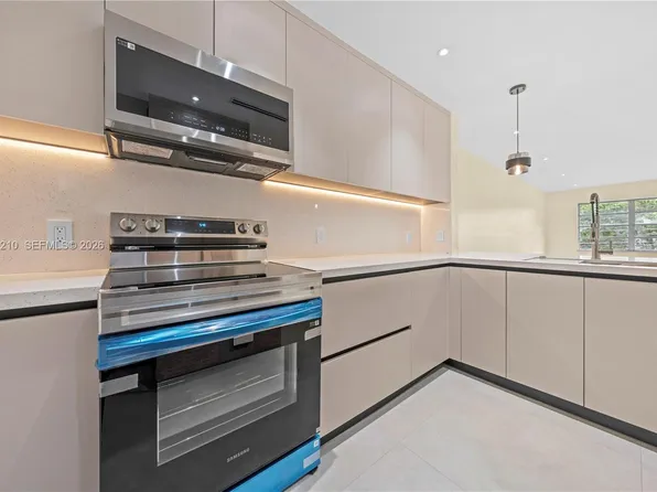 1400 NE 191st St APT 305, Miami, FL 33179