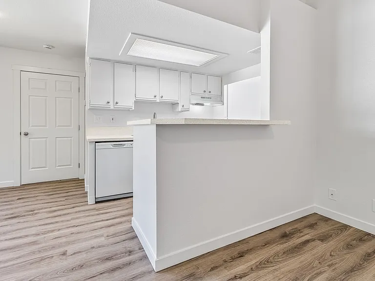 Hilton Street Apartments — Photo 47
