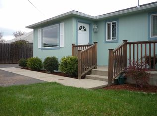 1086 W McAndrews Rd, Medford, OR 97501