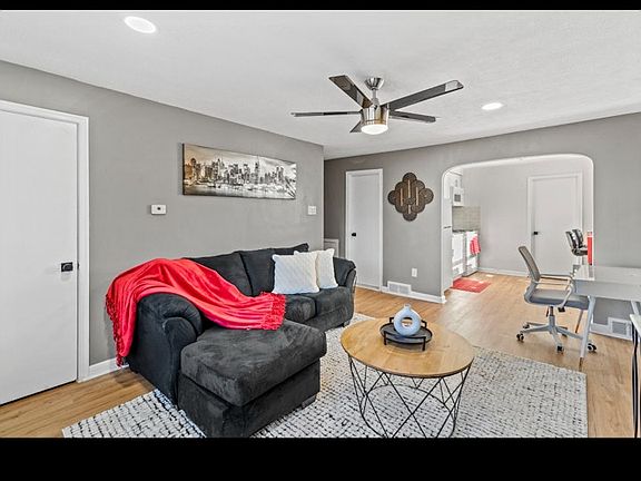 2nd image of 7103 Oxford Ave #2