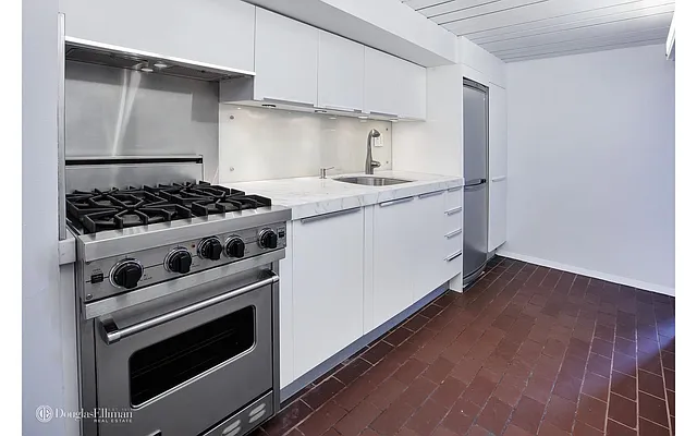 Rented by Douglas Elliman | media 10