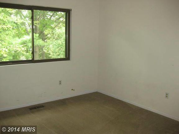 4th image of 1200 Hollyday Ct
