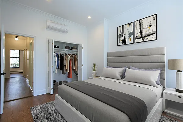 Rented by R New York | media 9