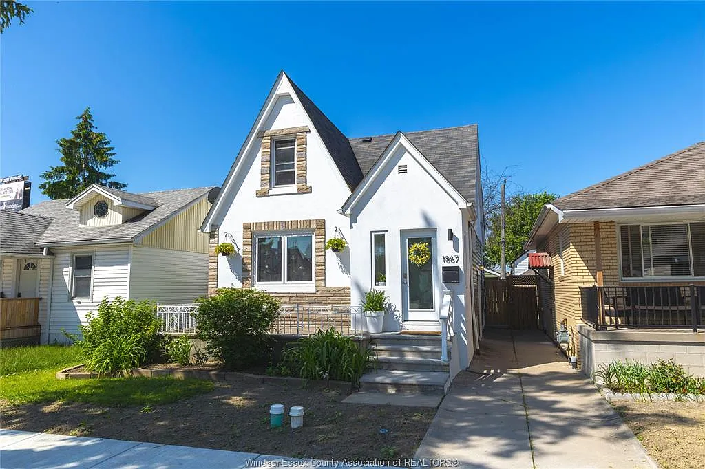 4 bed, 2.5 bath, $2,250 — Photo 1