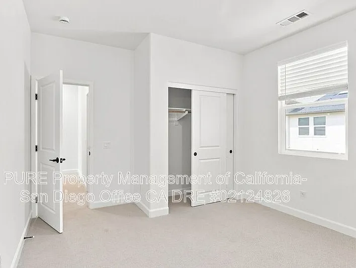 390 Baker St — Photo 19