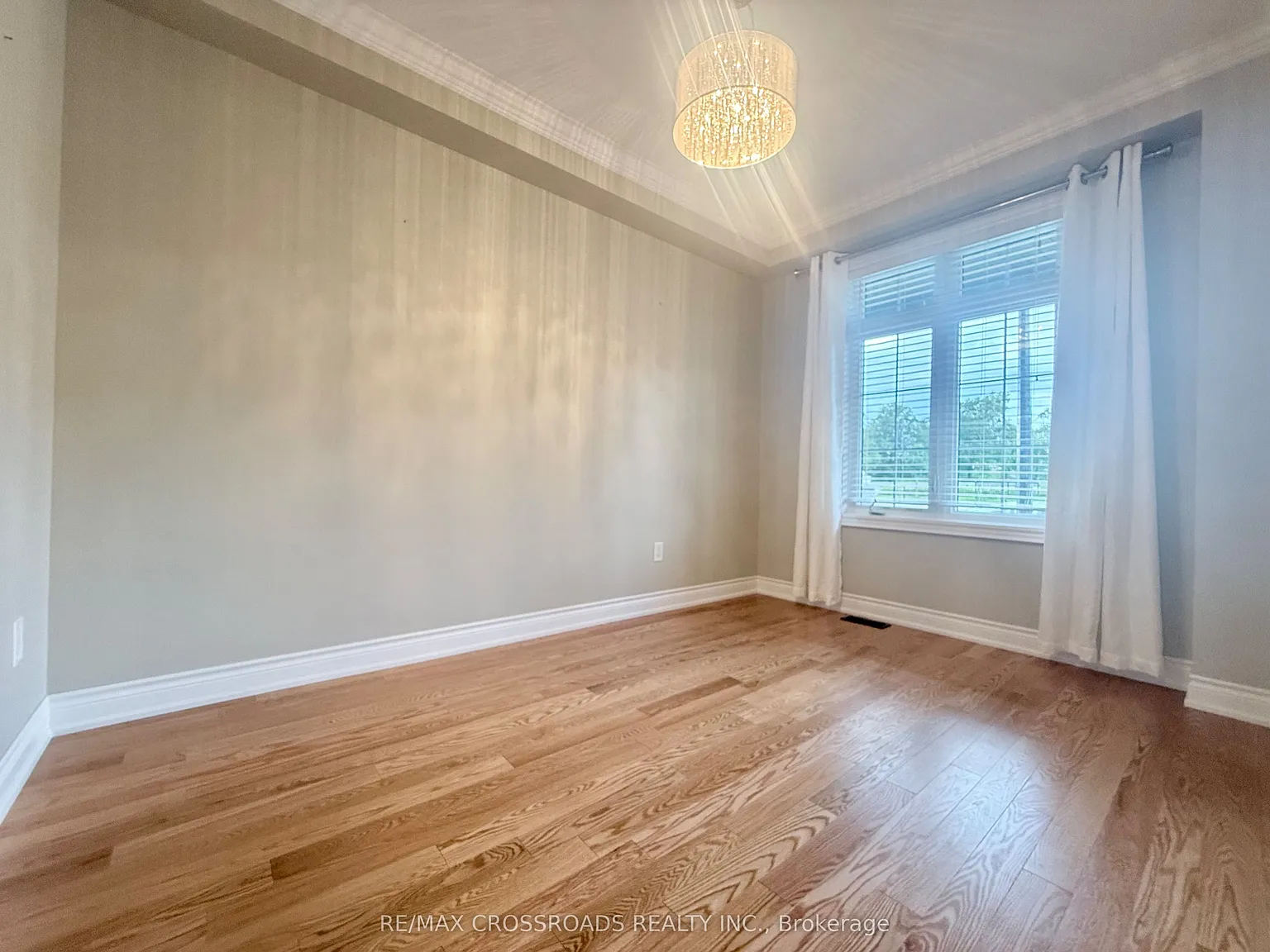 4 bed, $3,300 — Photo 3