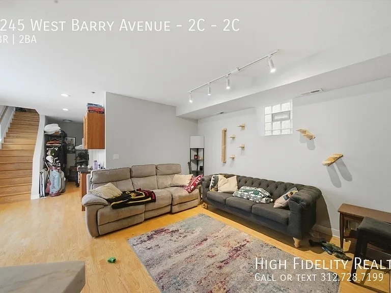 2245 W Barry Ave #2C — Photo 2