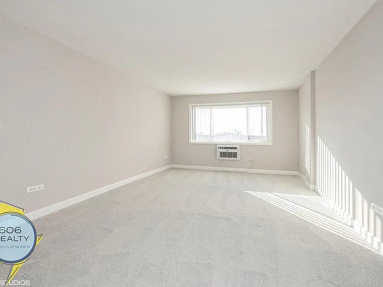 Elmwood Tower Apartments! — Photo 6